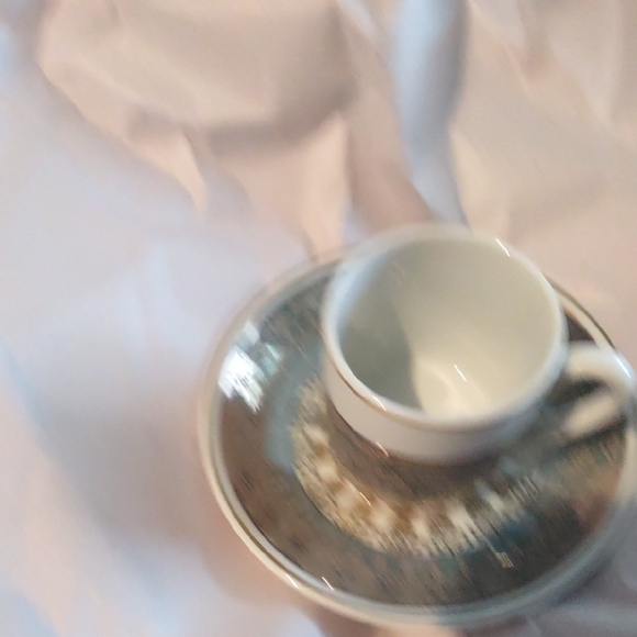 Elegant Gold and Green Teacup and Saucer Set - Picture 2 of 8